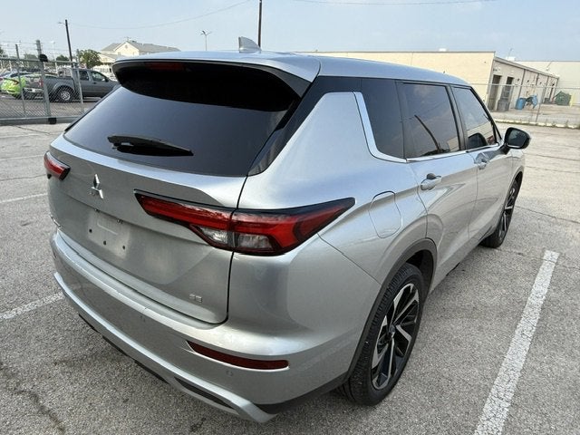 2023 Mitsubishi Outlander Base