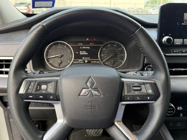 2023 Mitsubishi Outlander Base