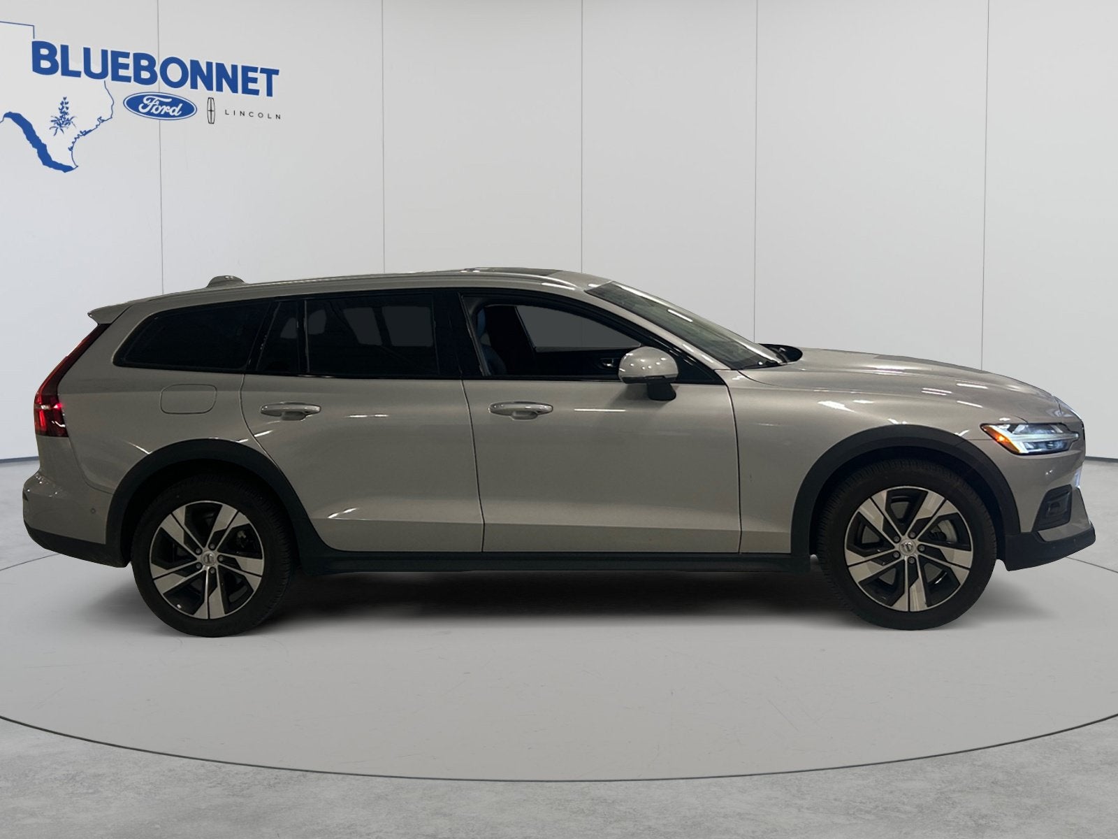 2025 Volvo V60 Cross Country Plus