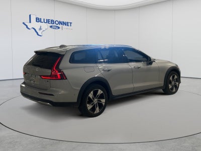 2025 Volvo V60 Cross Country Plus