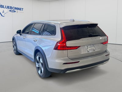 2025 Volvo V60 Cross Country Plus