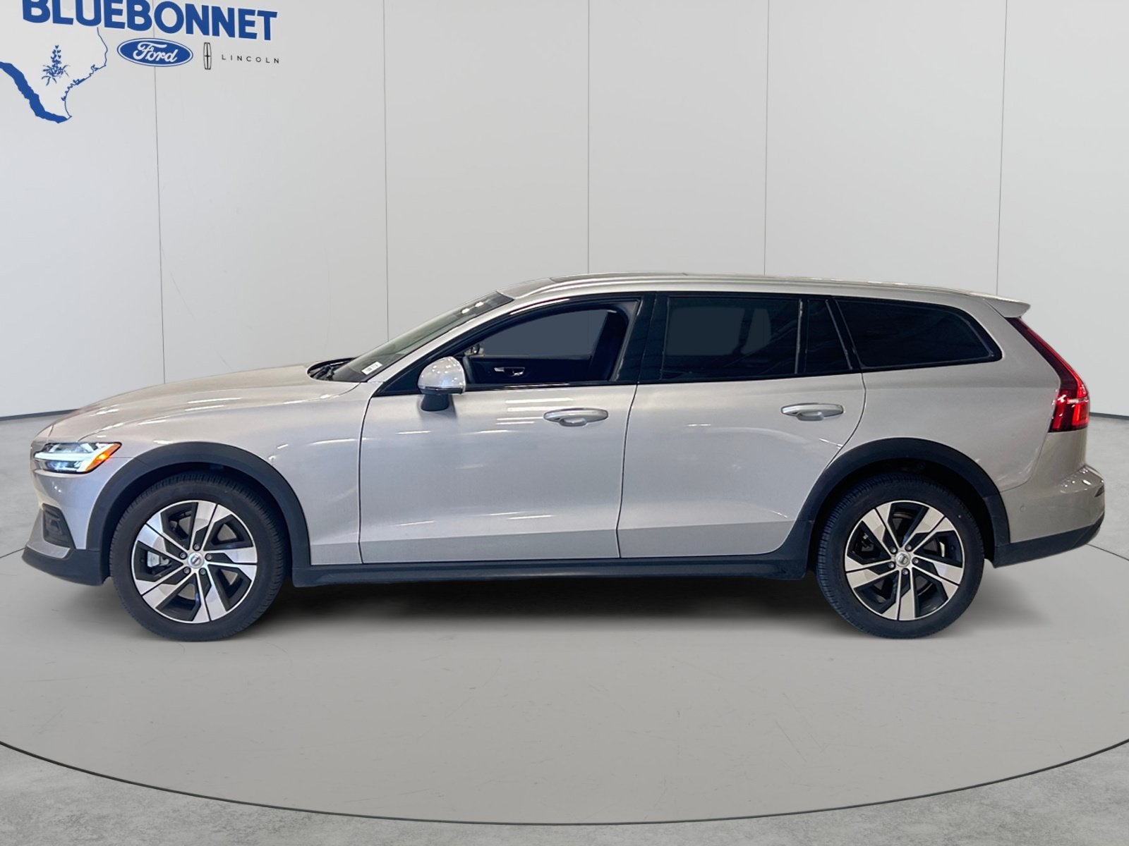 2025 Volvo V60 Cross Country Plus