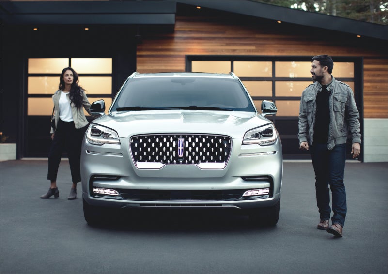 The sparkling grille of the 2023 Lincoln Aviator® Grand Touring model | Bluebonnet Motors Lincoln in New Braunfels TX