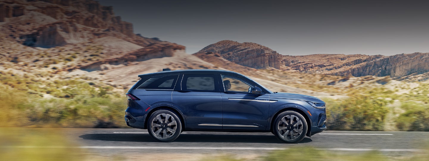 A 2024 Lincoln Nautilus® SUV is being driven in a desert setting. | Bluebonnet Motors Lincoln in New Braunfels TX