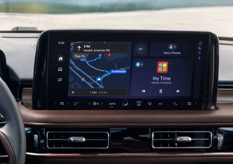 The 13.2-inch LCD touchscreen is showcased. | Bluebonnet Motors Lincoln in New Braunfels TX