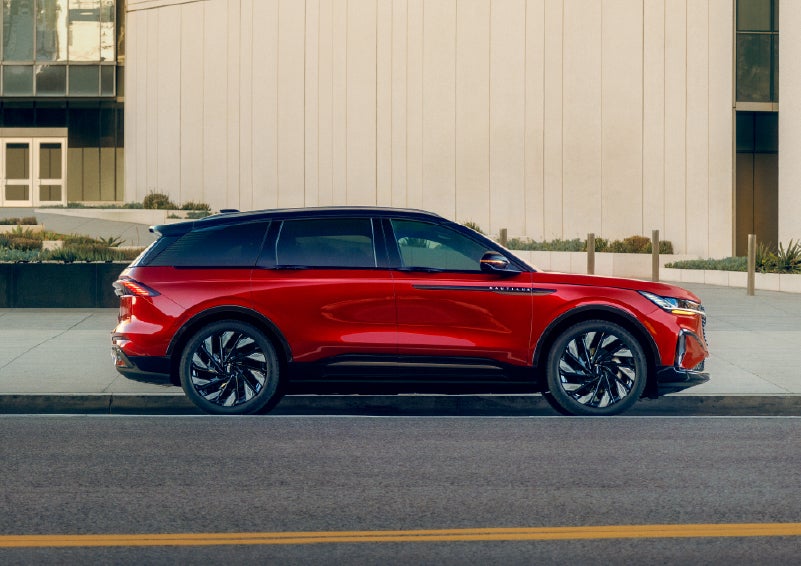 2025 Lincoln Nautilus® SUV with the available Jet Appearance Package and Hybrid transmission. | Bluebonnet Motors Lincoln in New Braunfels TX