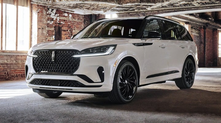 A 2026 Lincoln Aviator® SUV is shown with the available Jet Appearance Package. | Bluebonnet Motors Lincoln in New Braunfels TX