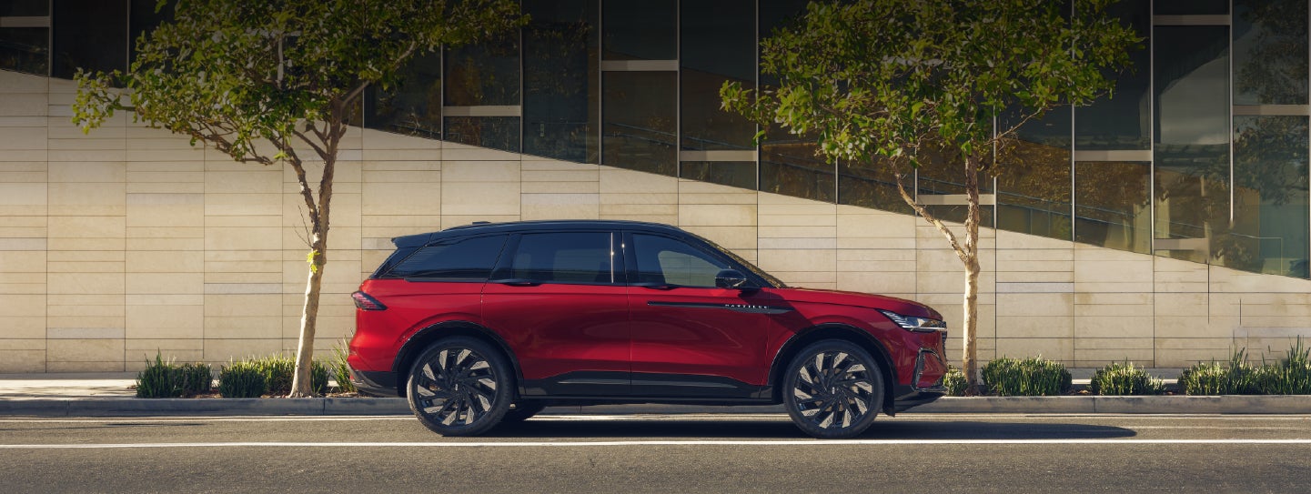 A 2026 Lincoln Nautilus® SUV with an available Hybrid Powertrain is parked in an urban setting. | Bluebonnet Motors Lincoln in New Braunfels TX
