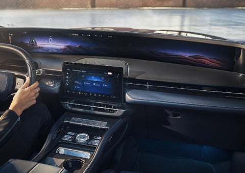 The center LCD touchscreen allows for easy personalization of key information. | Bluebonnet Motors Lincoln in New Braunfels TX