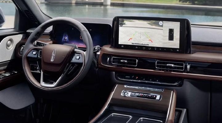 The backup camera of the 2027 Lincoln Aviator® SUV is displayed on screen. | Bluebonnet Motors Lincoln in New Braunfels TX