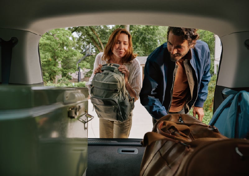 A couple loads luggage into the rear of a 2027 Lincoln Aviator® Black Label™ SUV..e 202 | Bluebonnet Motors Lincoln in New Braunfels TX